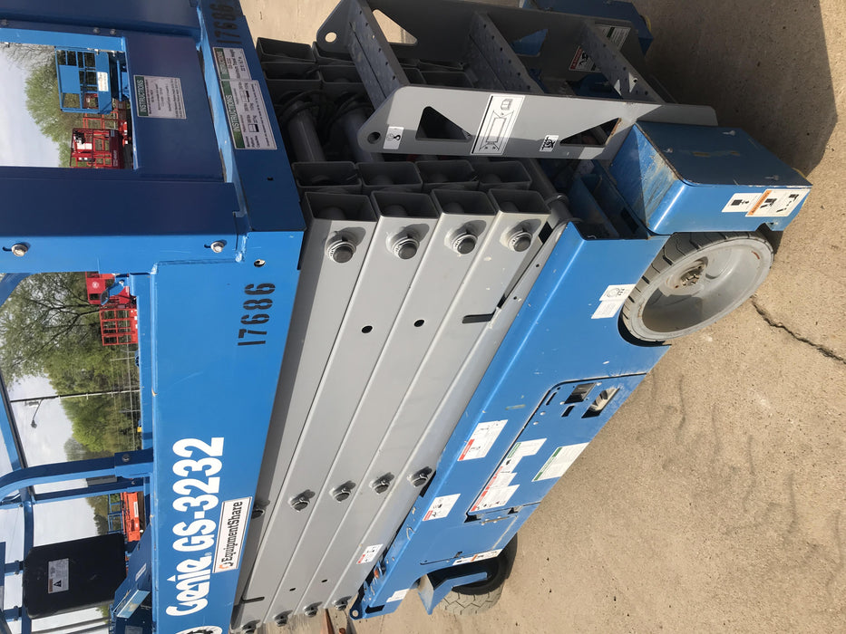 2018 Genie GS-3232 GS-3232 w/Folding rails, Half height swing gate