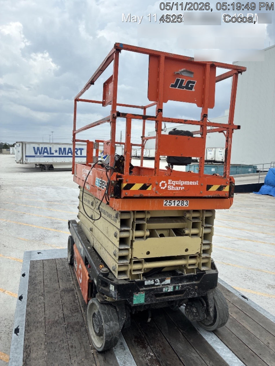 2022 JLG ES3246