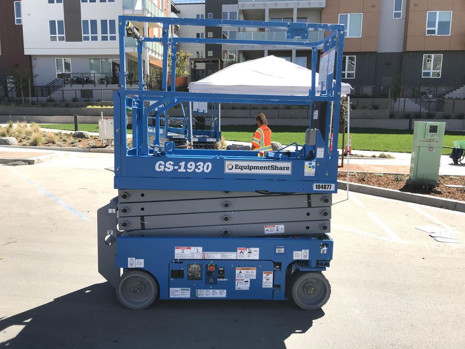 2020 Genie GS-1930 Solid Non Marking Tires, Beacon, Folding rails with half height swing gate, 800W Inverter