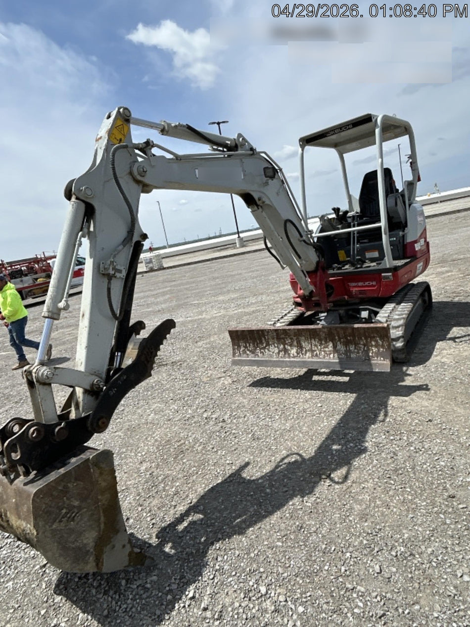 2022 TAKEUCHI TB235-2R