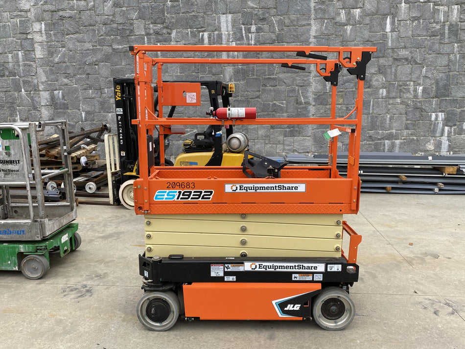 2022 JLG ES1932