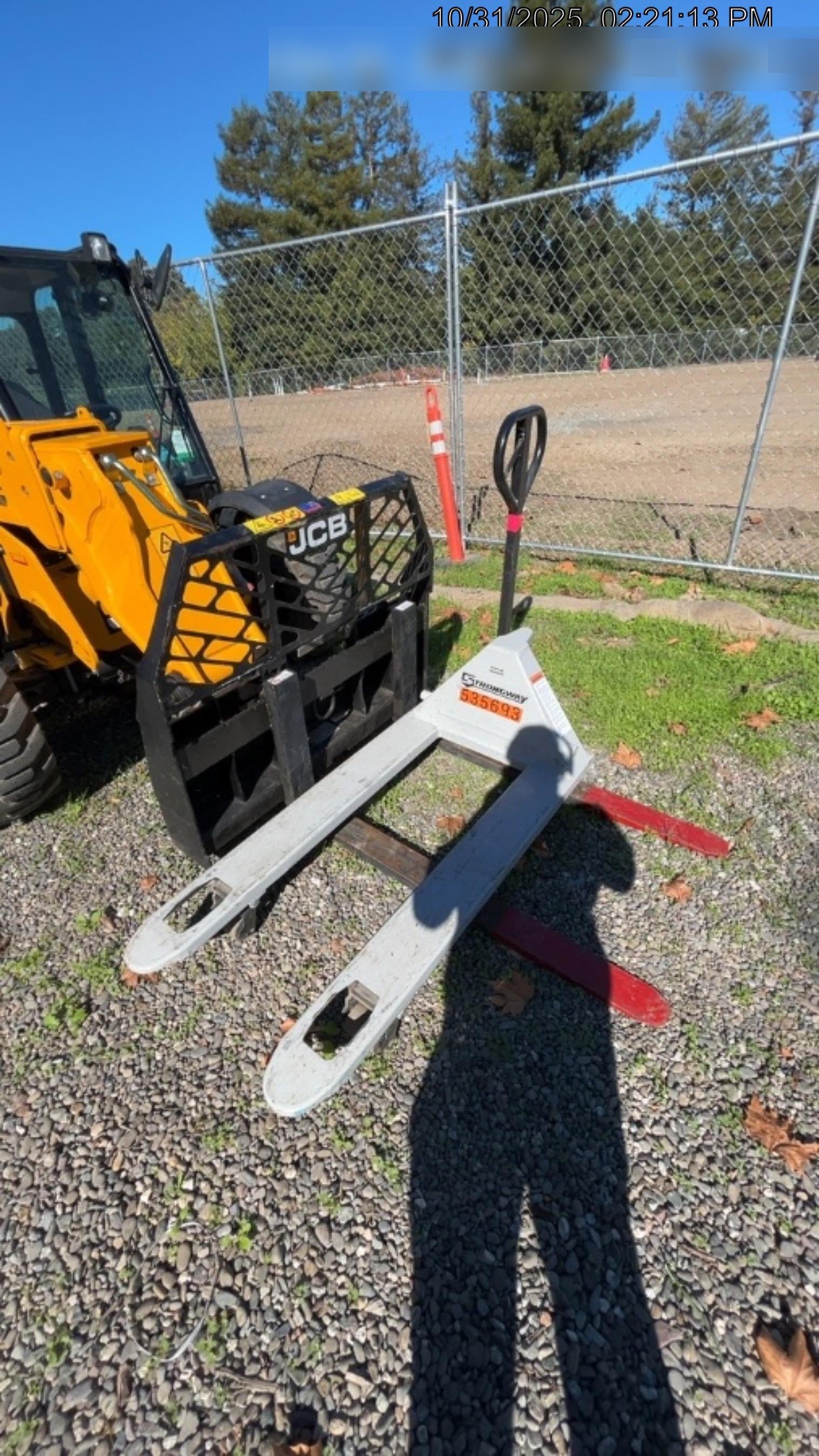 2024 NORTHERN TOOL 4,400 Lb Pallet Jack