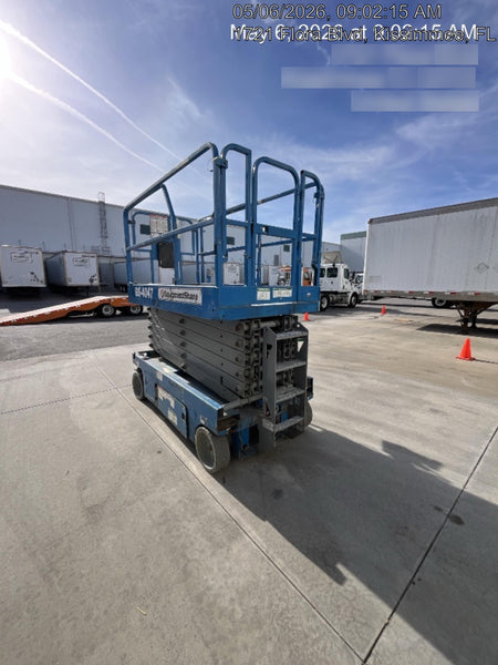 2019 Genie GS-4047 Folding rails with half height swing gate