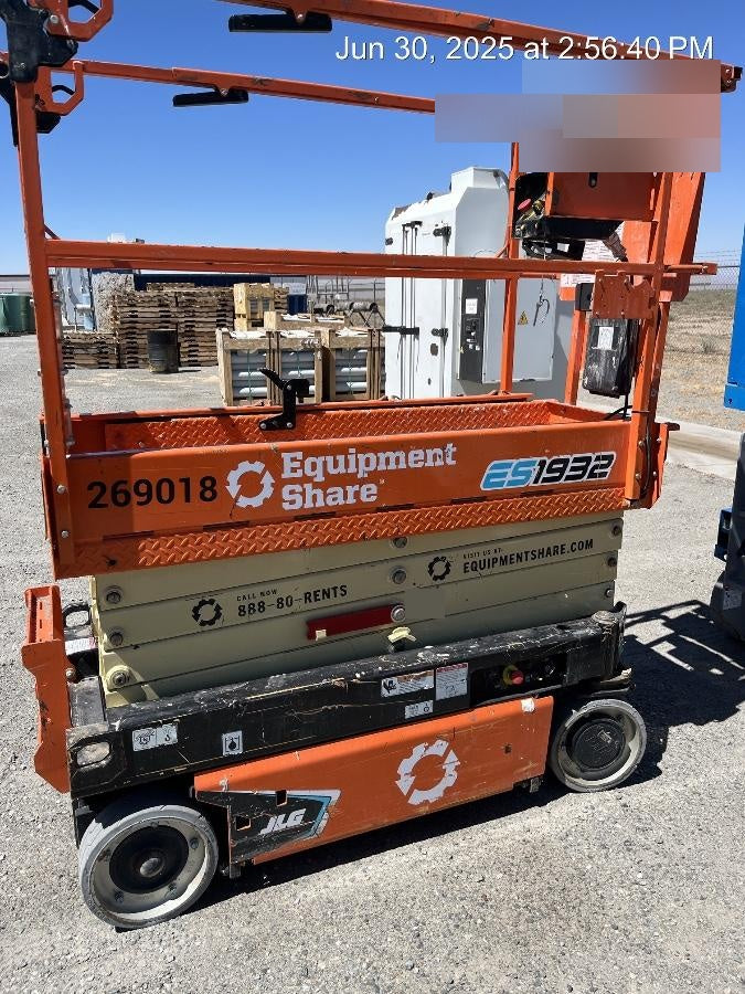 2022 JLG ES1932