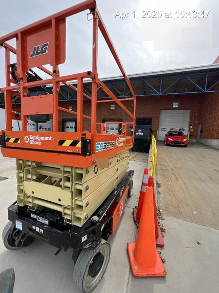 2022 JLG ES3246