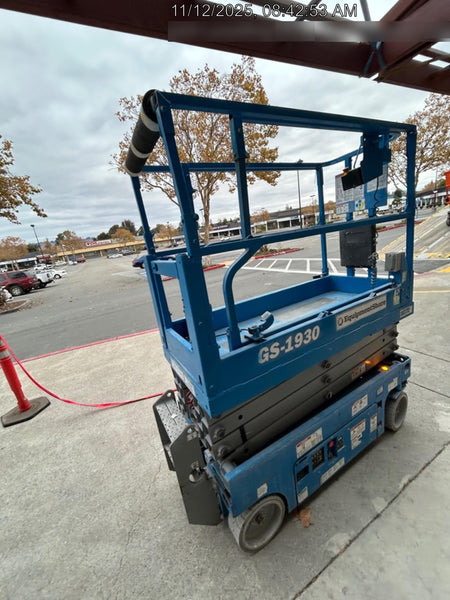 2020 Genie GS-1930 Solid Non Marking Tires, Beacon, Folding rails with half height swing gate, 800W Inverter