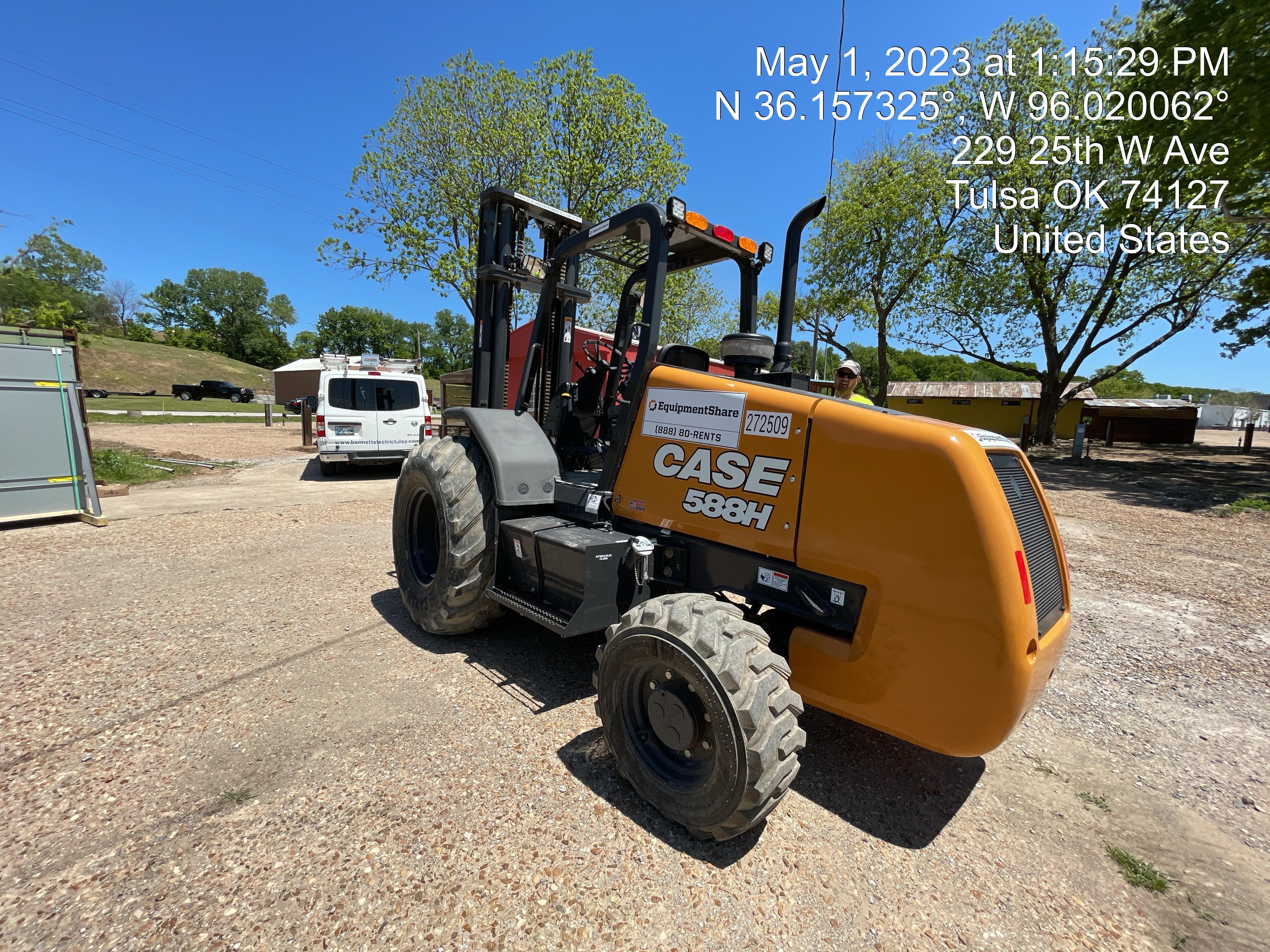 2023 CASE 588H