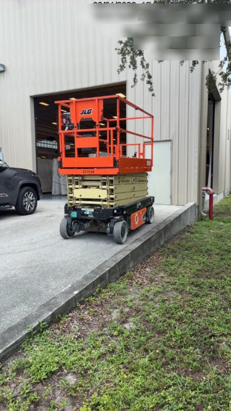 2022 JLG ES3246