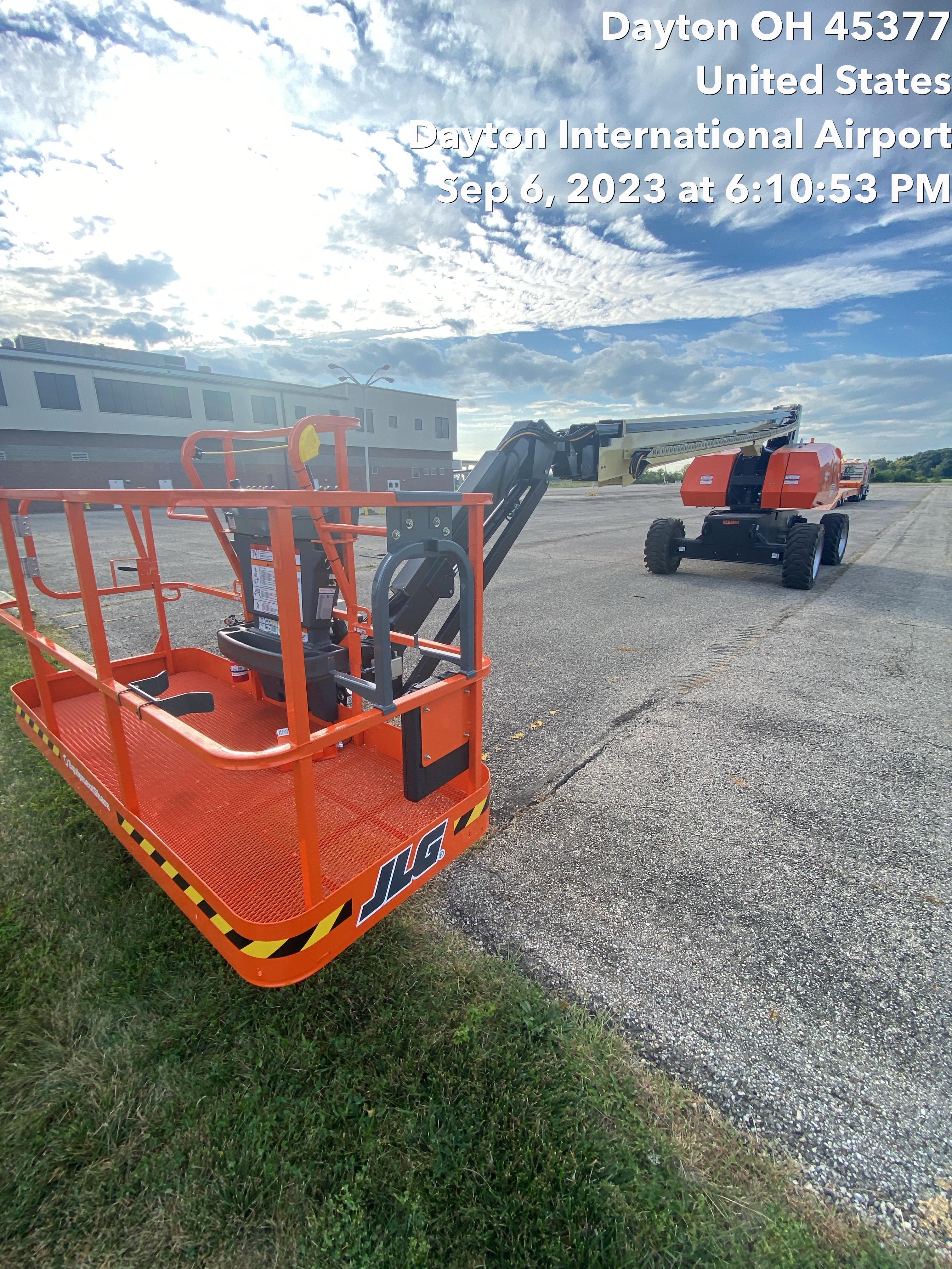 2023 JLG 860SJ