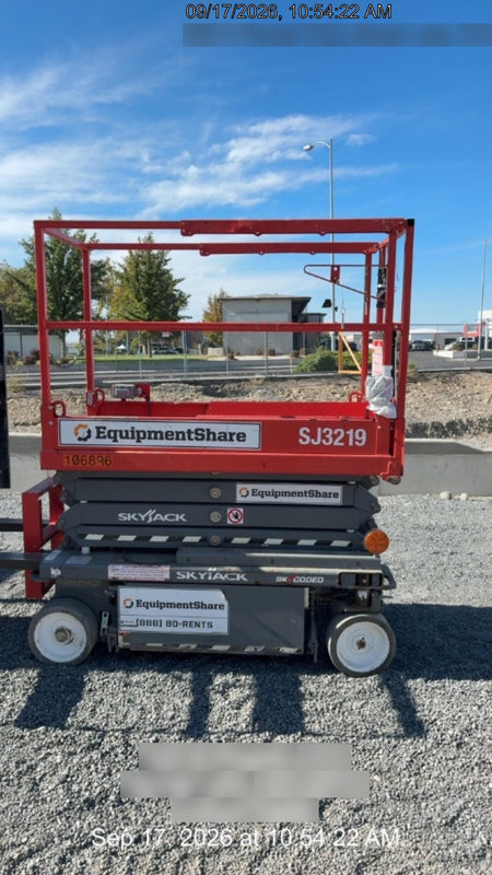 2020 Skyjack SJIII-3219 Solid NM Tires, Half height spring hinged entry gate, Dual Beacons, 800W Inverter