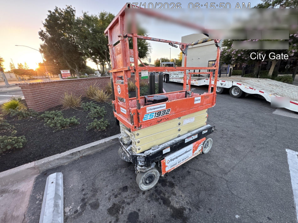 2022 JLG ES1932