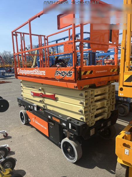 2023 JLG R4045