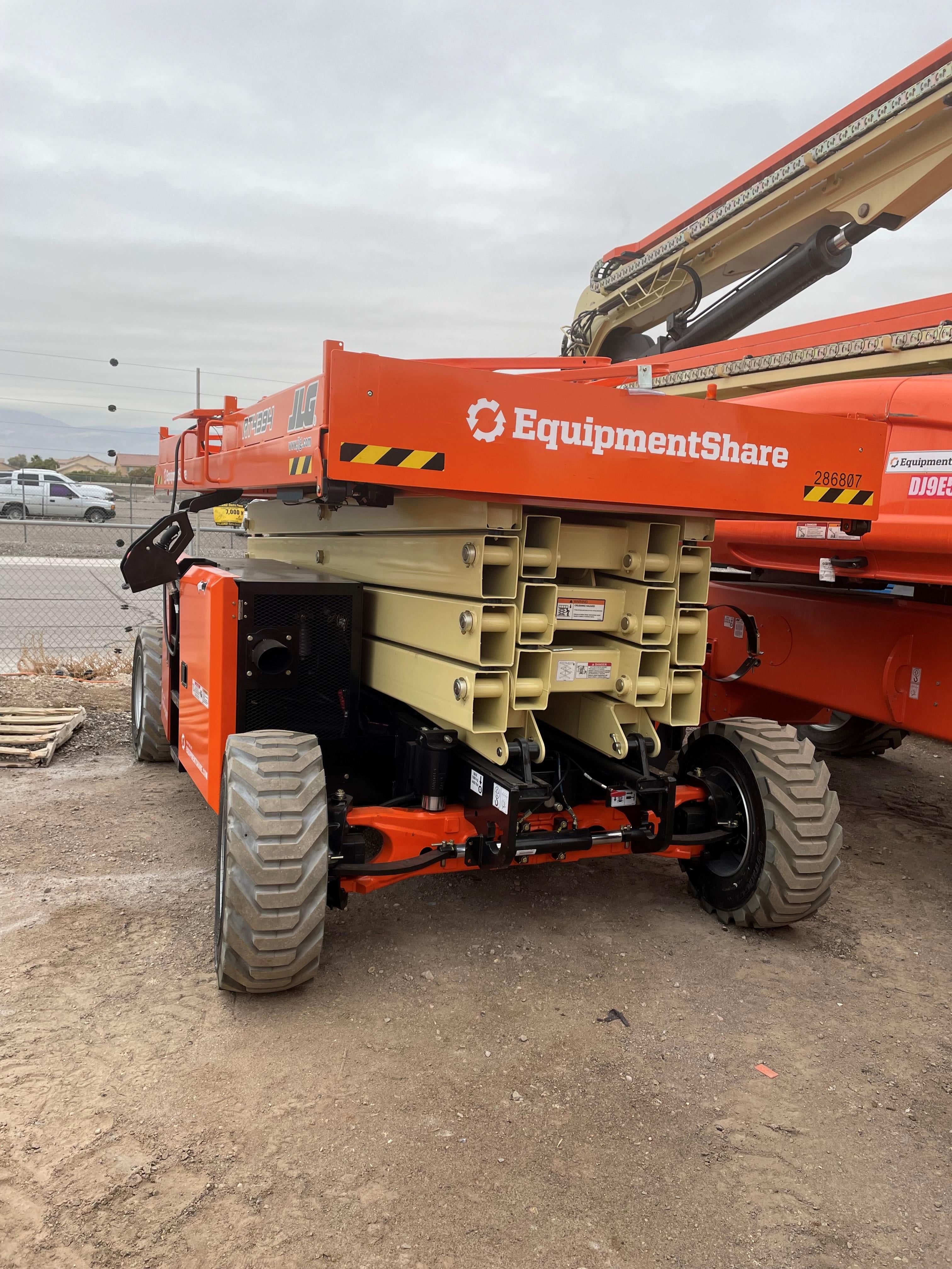 2022 JLG RT4394