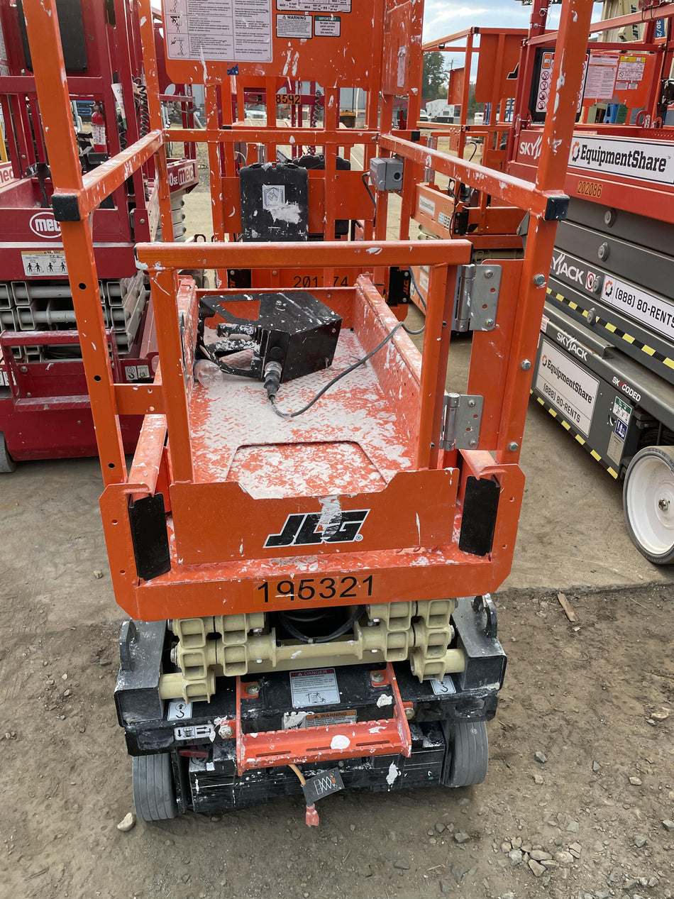 2021 JLG ES1330L