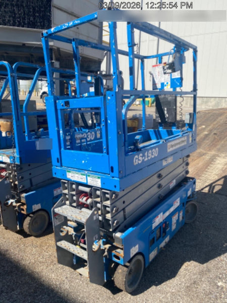 2020 Genie GS-1930 Solid Non Marking Tires, Beacon, Folding rails with half height swing gate, 800W Inverter