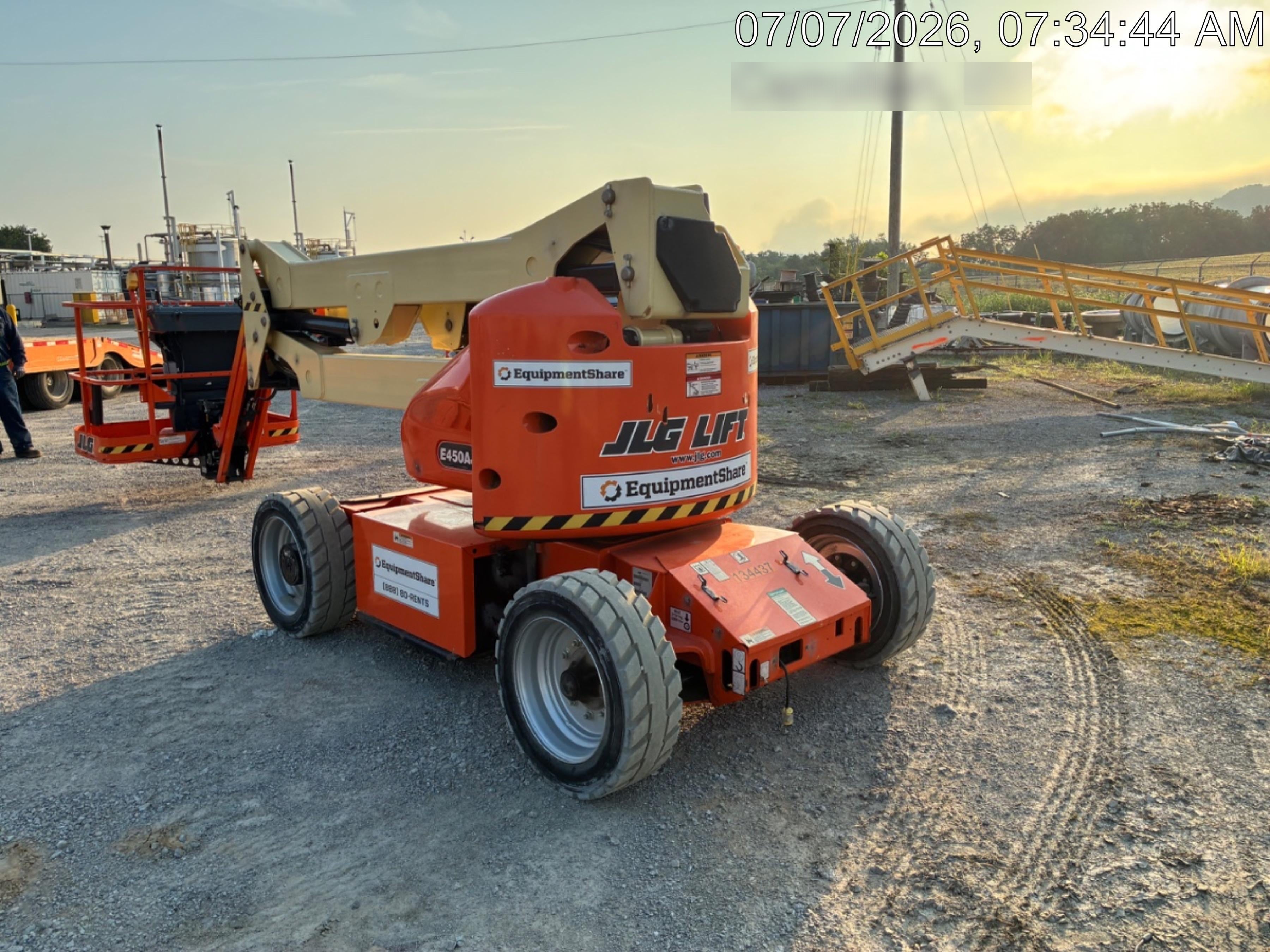 2021 JLG E450AJ