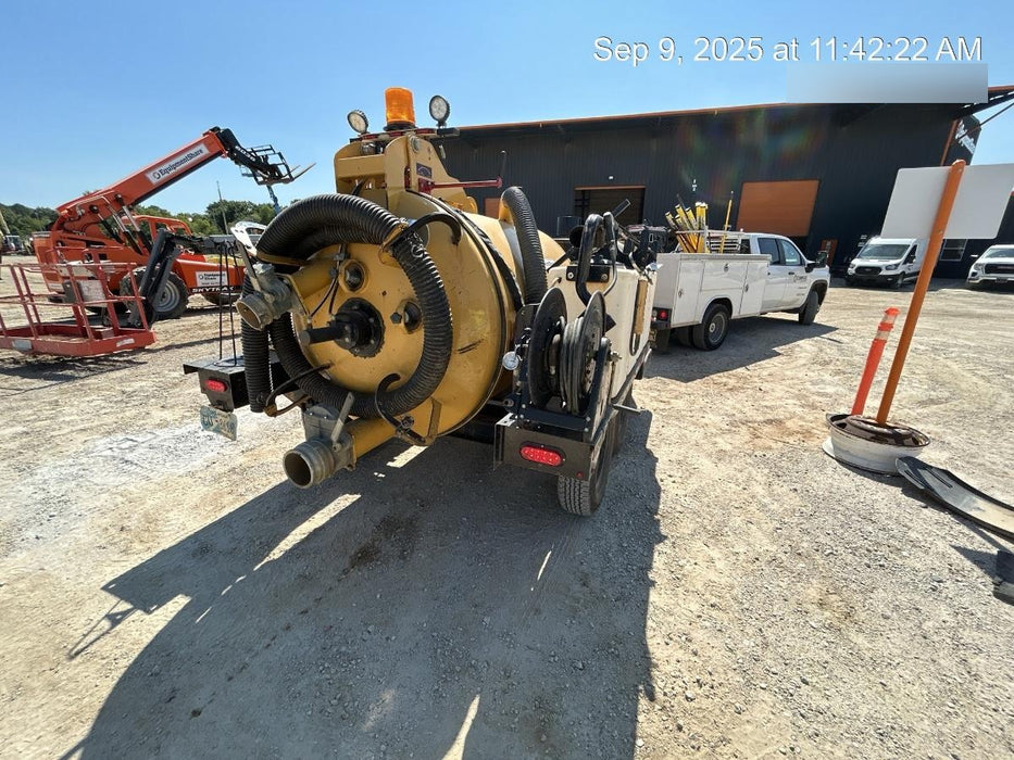 2022 VAC-TRON LP573XDT