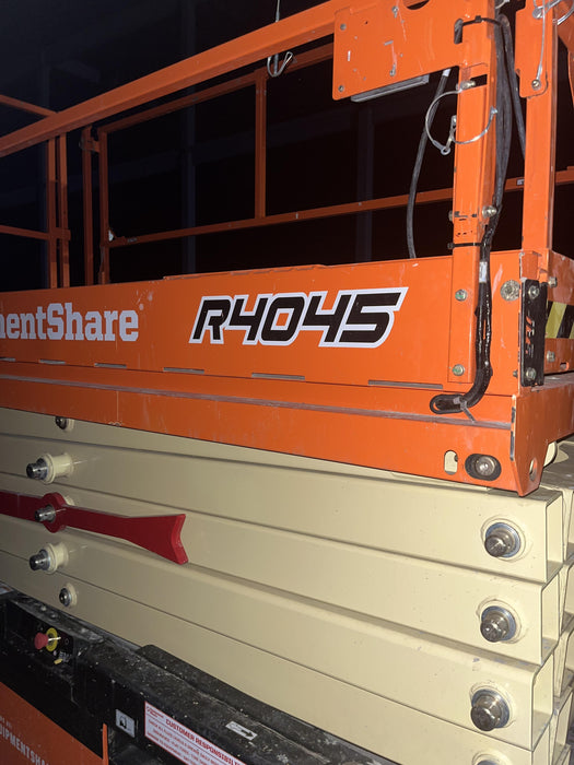2022 JLG R4045