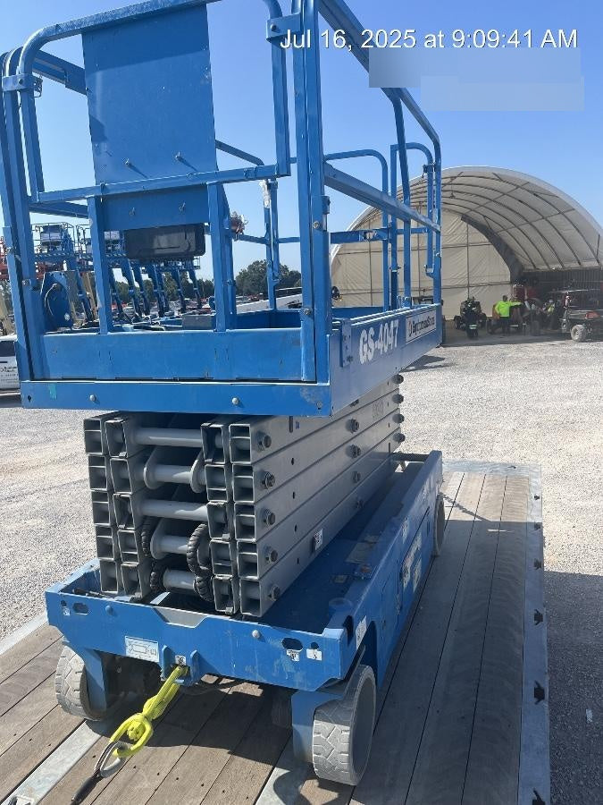 2019 Genie GS-4047 Folding rails with half height swing gate