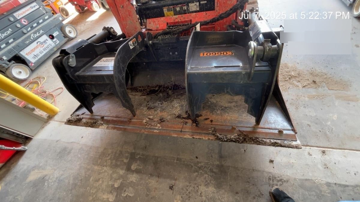 2020 PALADIN 72" Scrap Grapple Bucket - Paladin