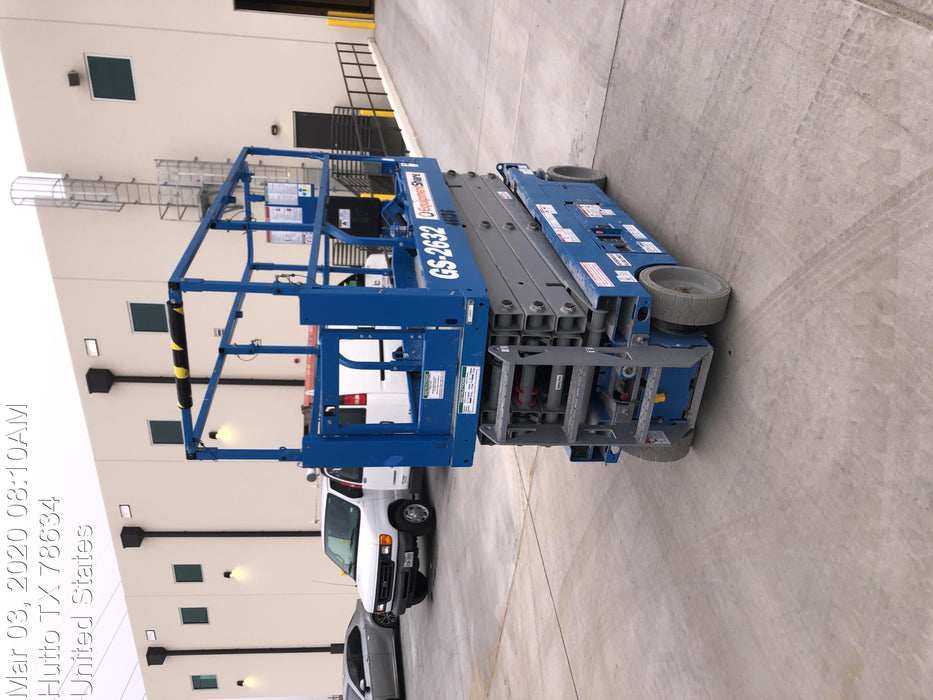 2019 Genie GS-2632 Folding rails with half height swing gate