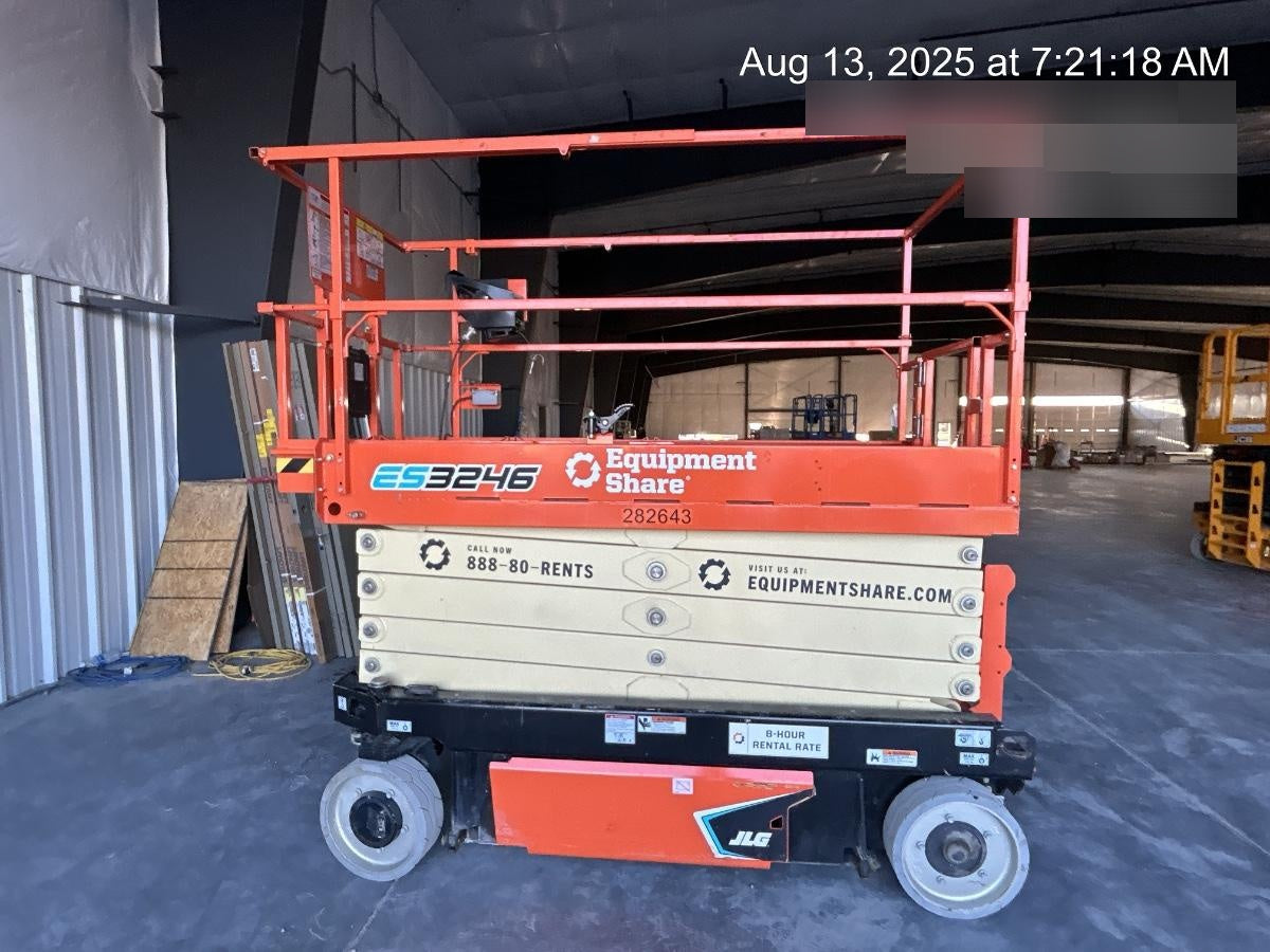 2022 JLG ES3246