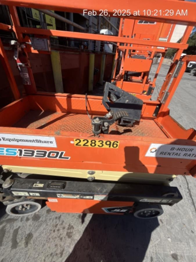 2022 JLG ES1330L