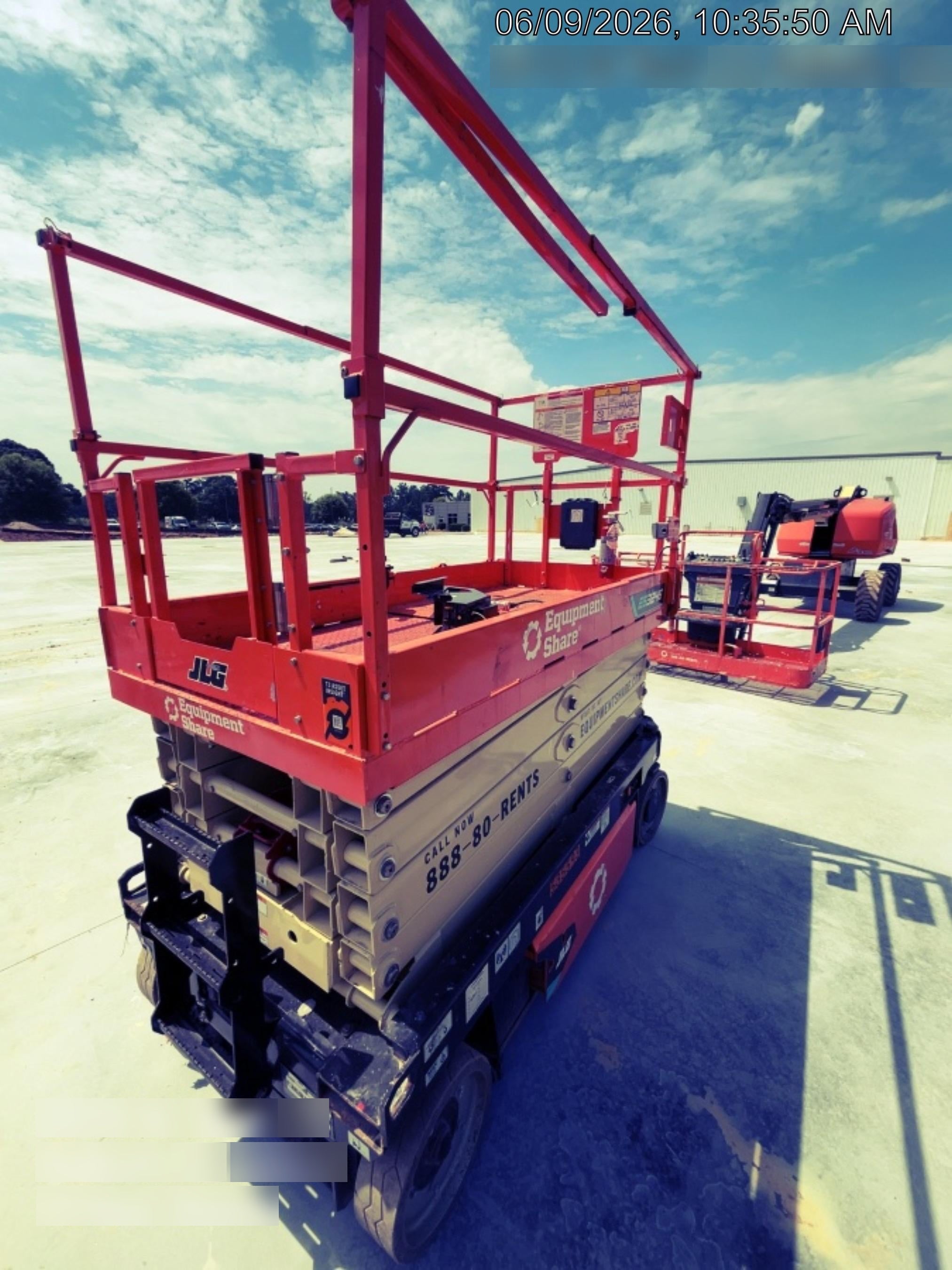 2025 JLG ES3246