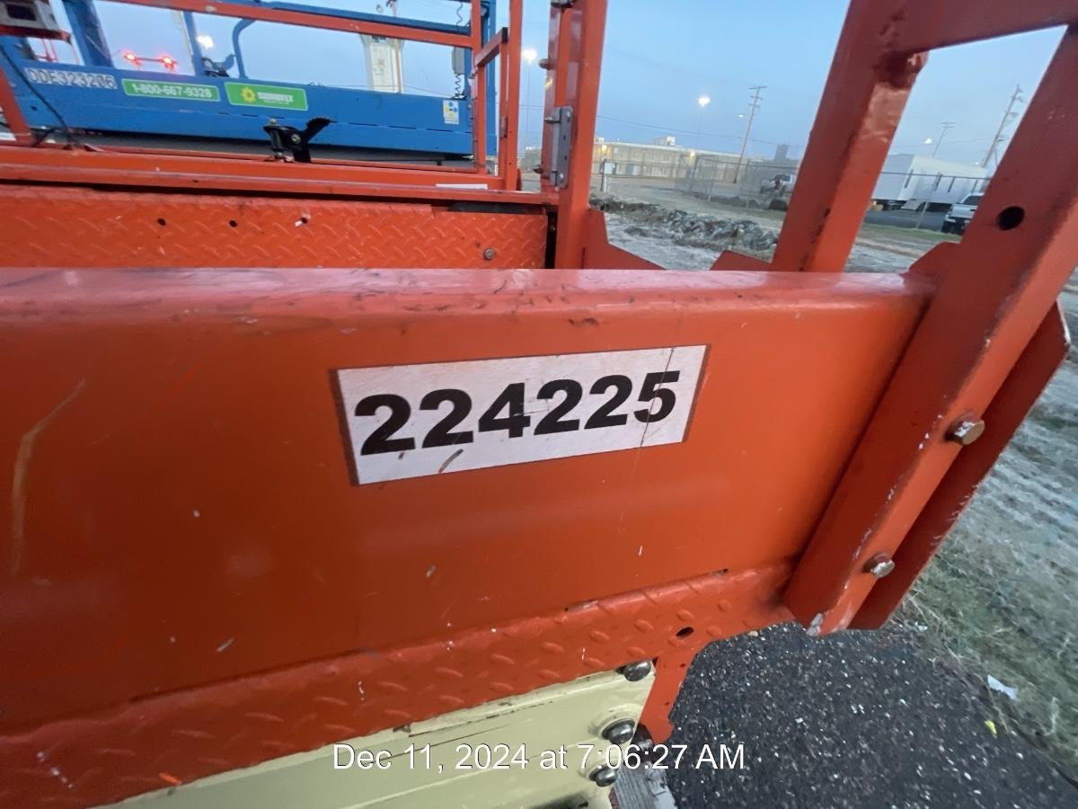 2022 JLG ES1932