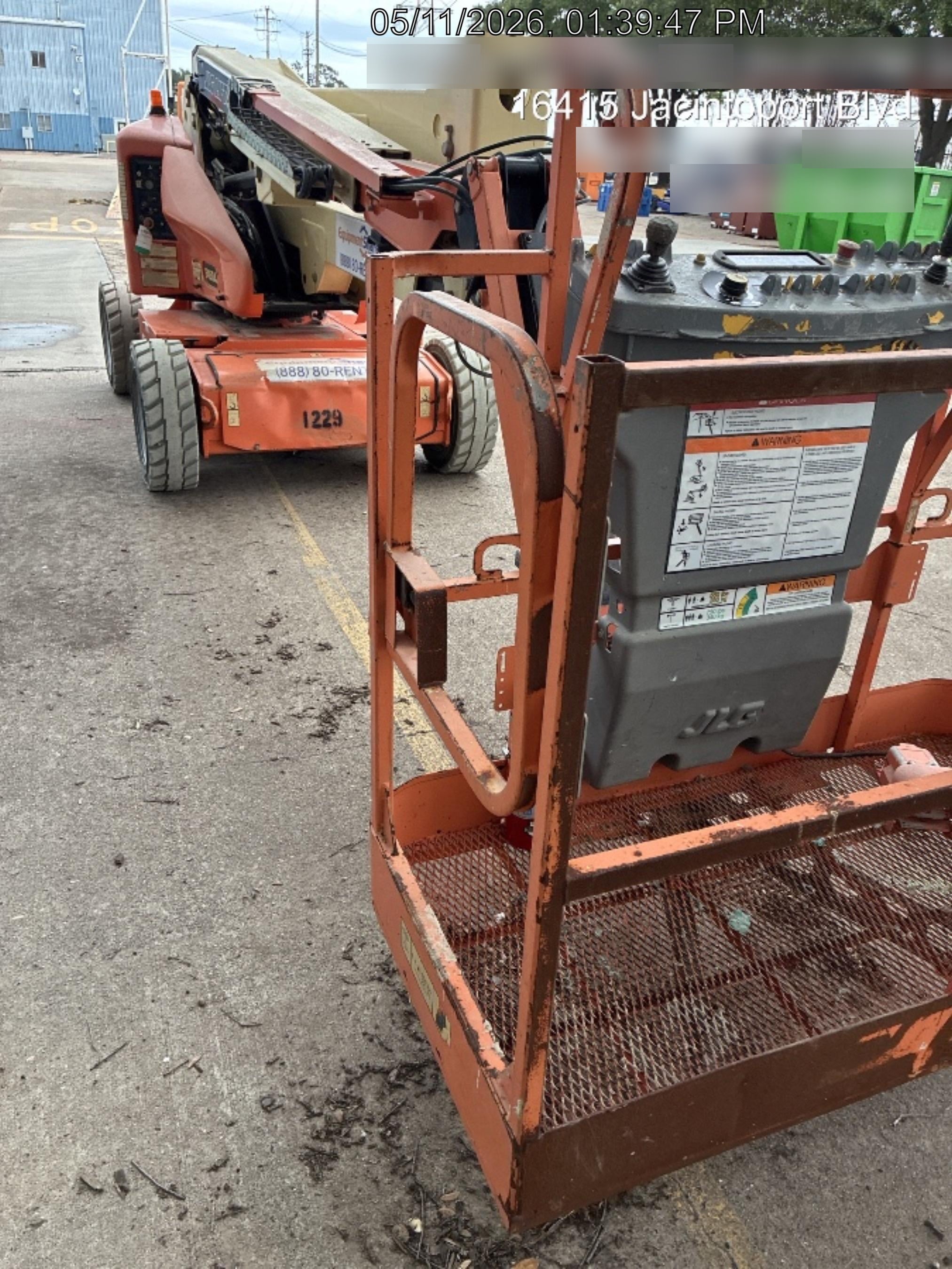 2016 JLG E450AJ
