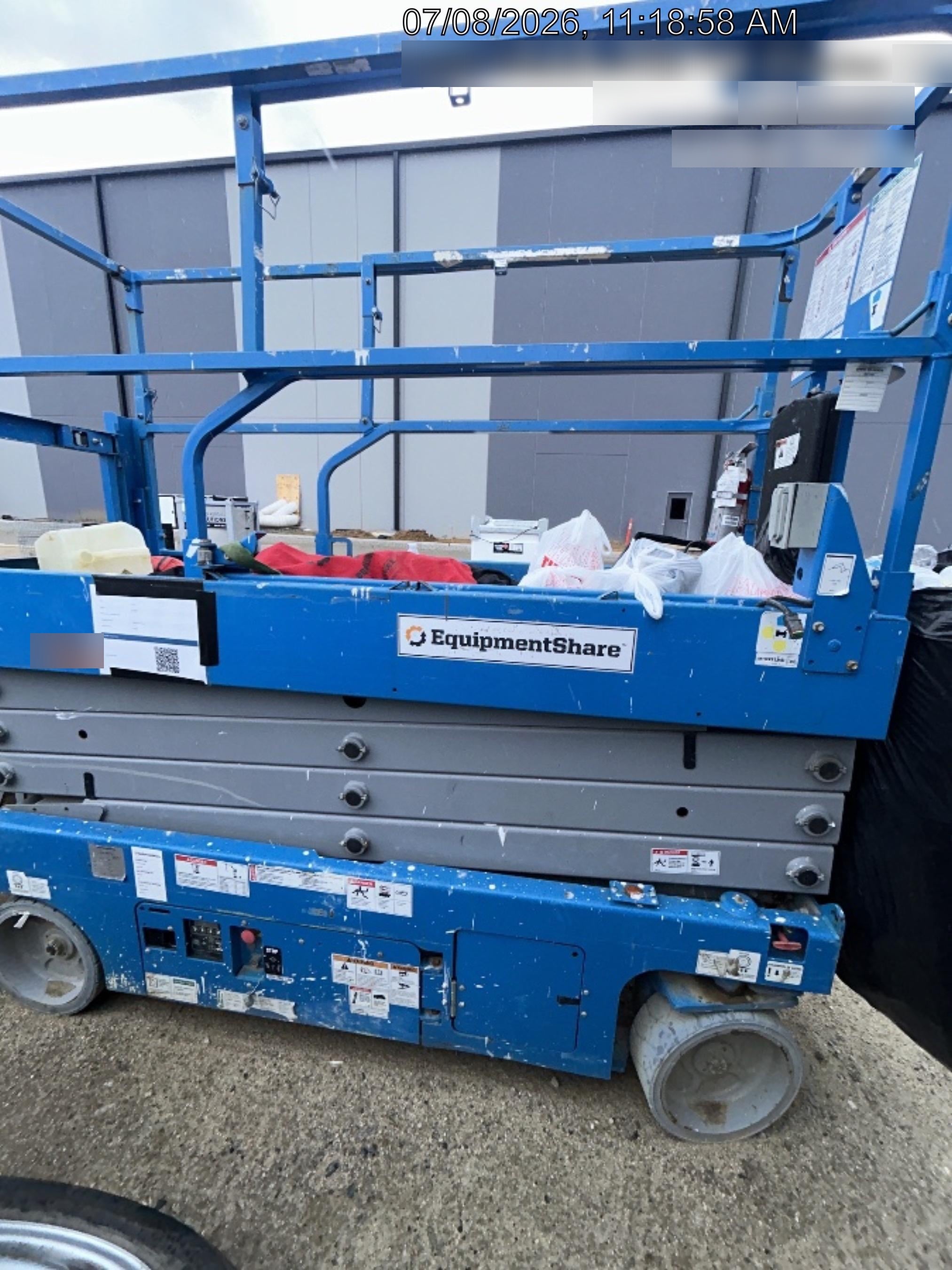 2019 Genie GS-2632 Folding rails with half height swing gate