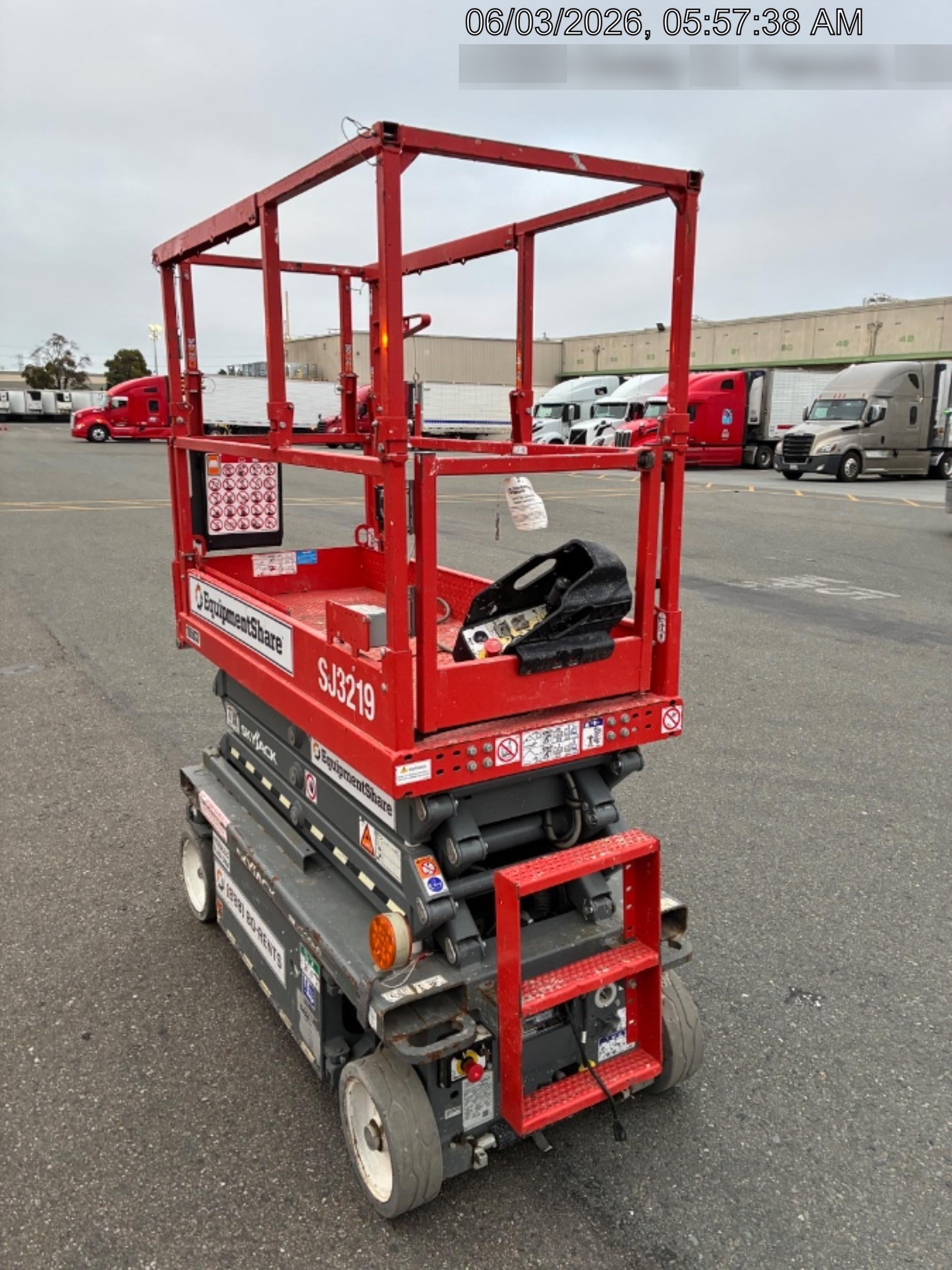 2020 Skyjack SJIII-3219 Solid NM Tires, Half height spring hinged entry gate, Dual Beacons, 800W Inverter