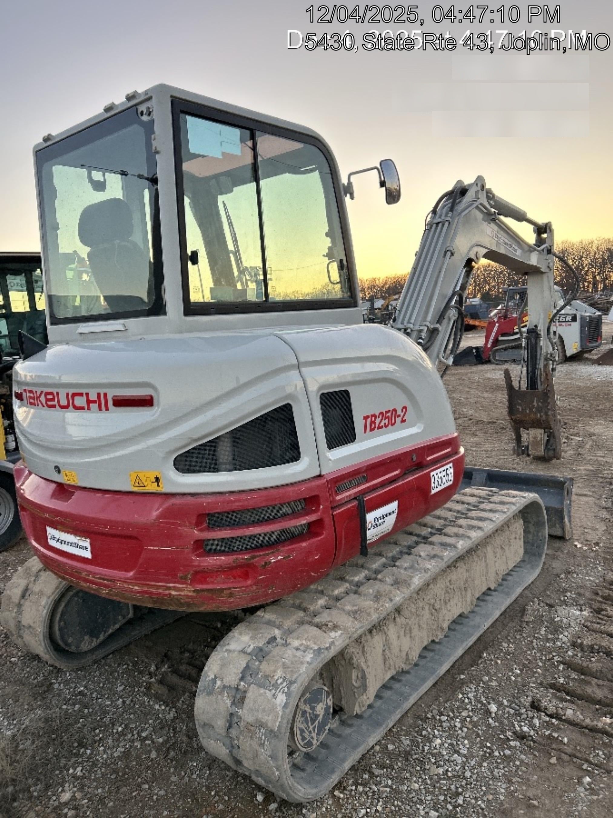 2023 TAKEUCHI TB250-2CR