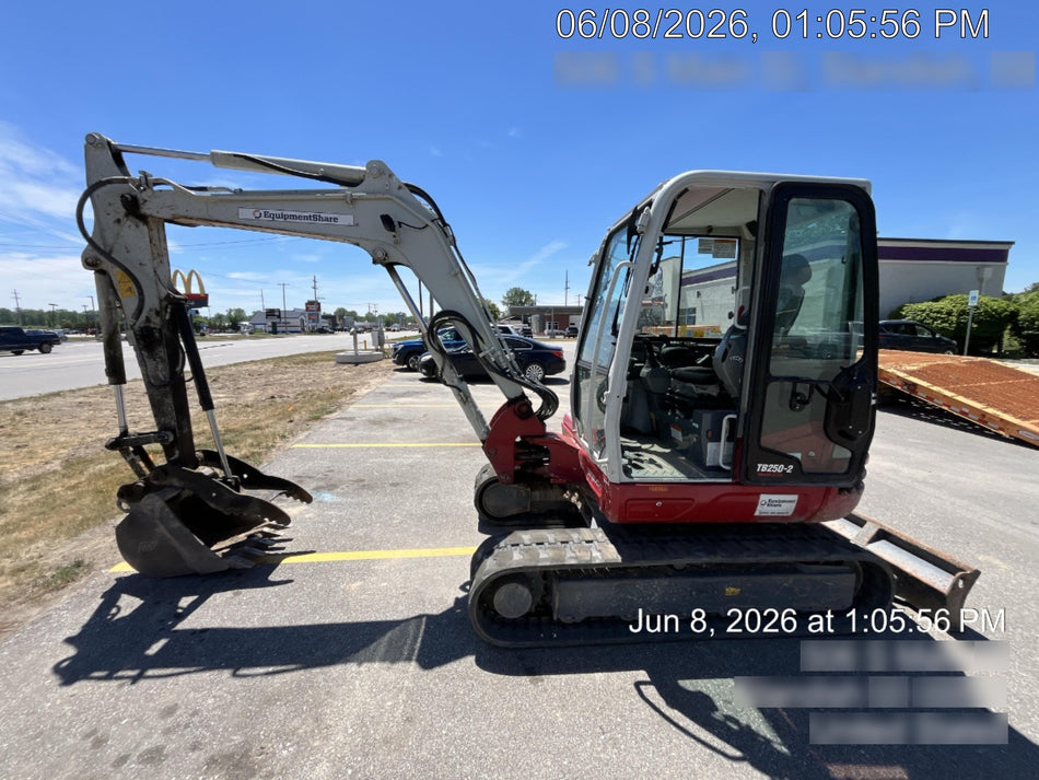 2022 TAKEUCHI TB250-2CR