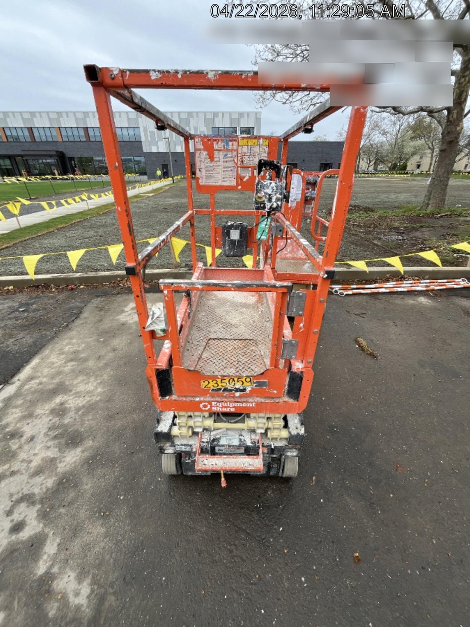 2022 JLG ES1330L