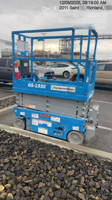 2020 Genie GS-1930 Solid Non Marking Tires, Beacon, Folding rails with half height swing gate, 800W Inverter