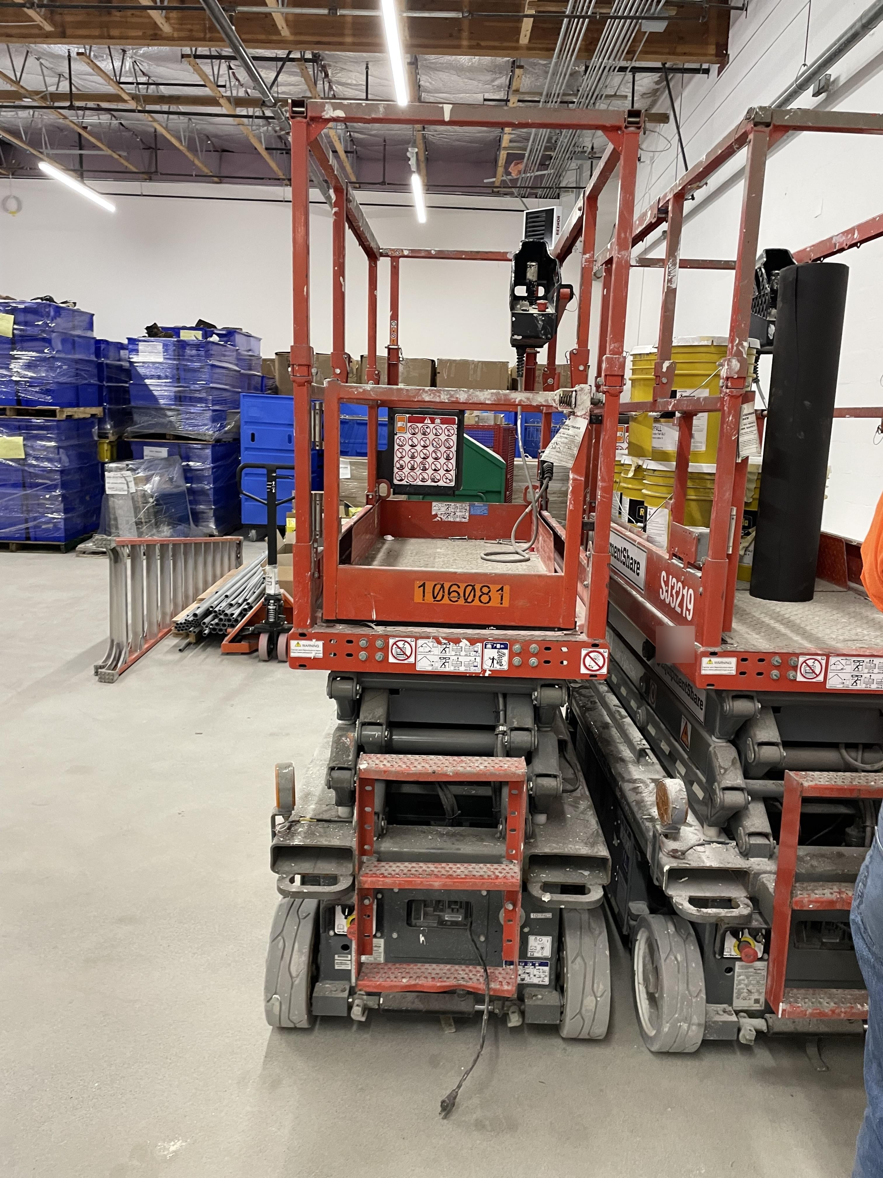 2020 Skyjack SJIII-3219 Solid NM Tires, Half height spring hinged entry gate, Dual Beacons, 800W Inverter