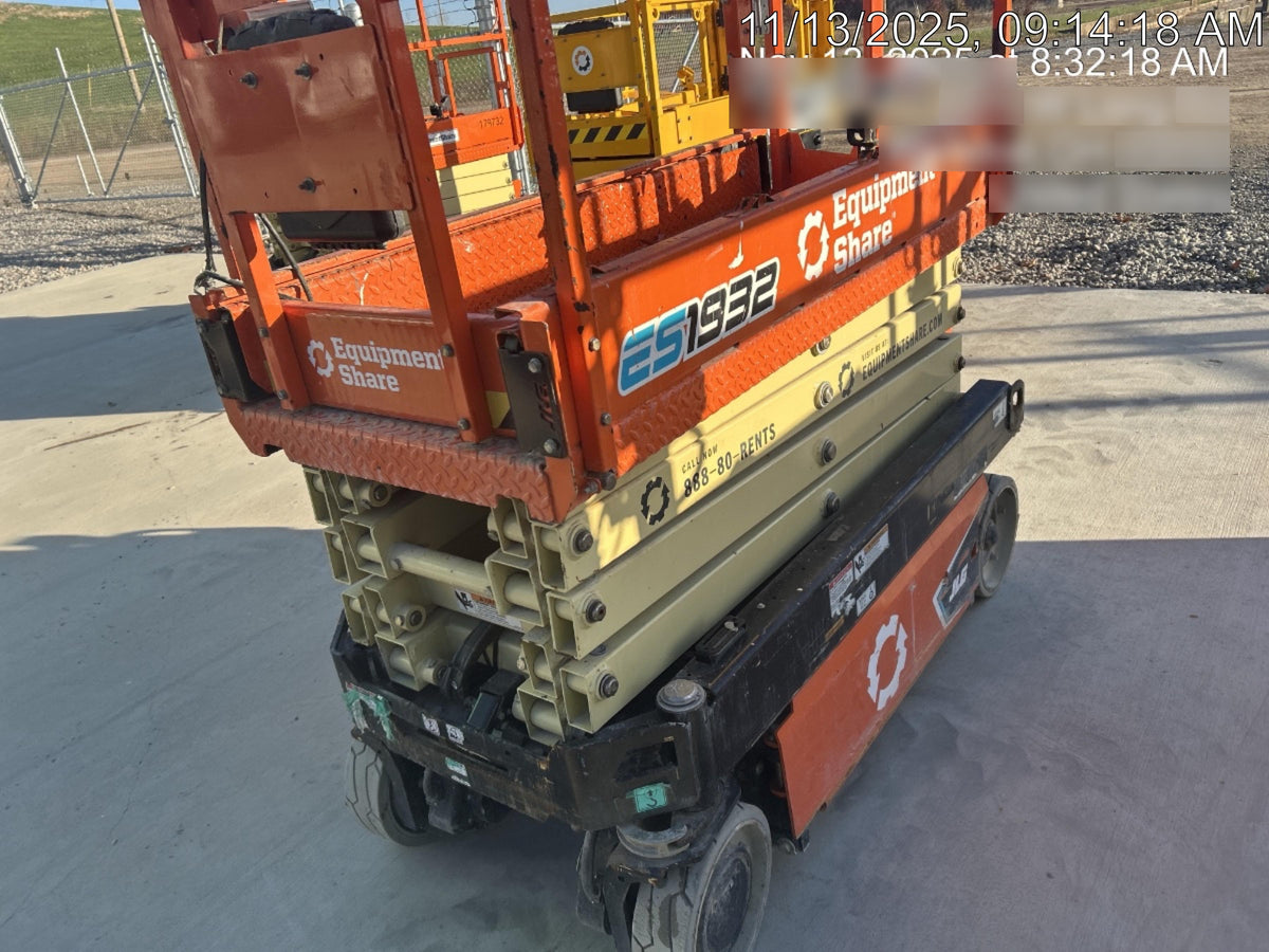 2022 JLG ES1932