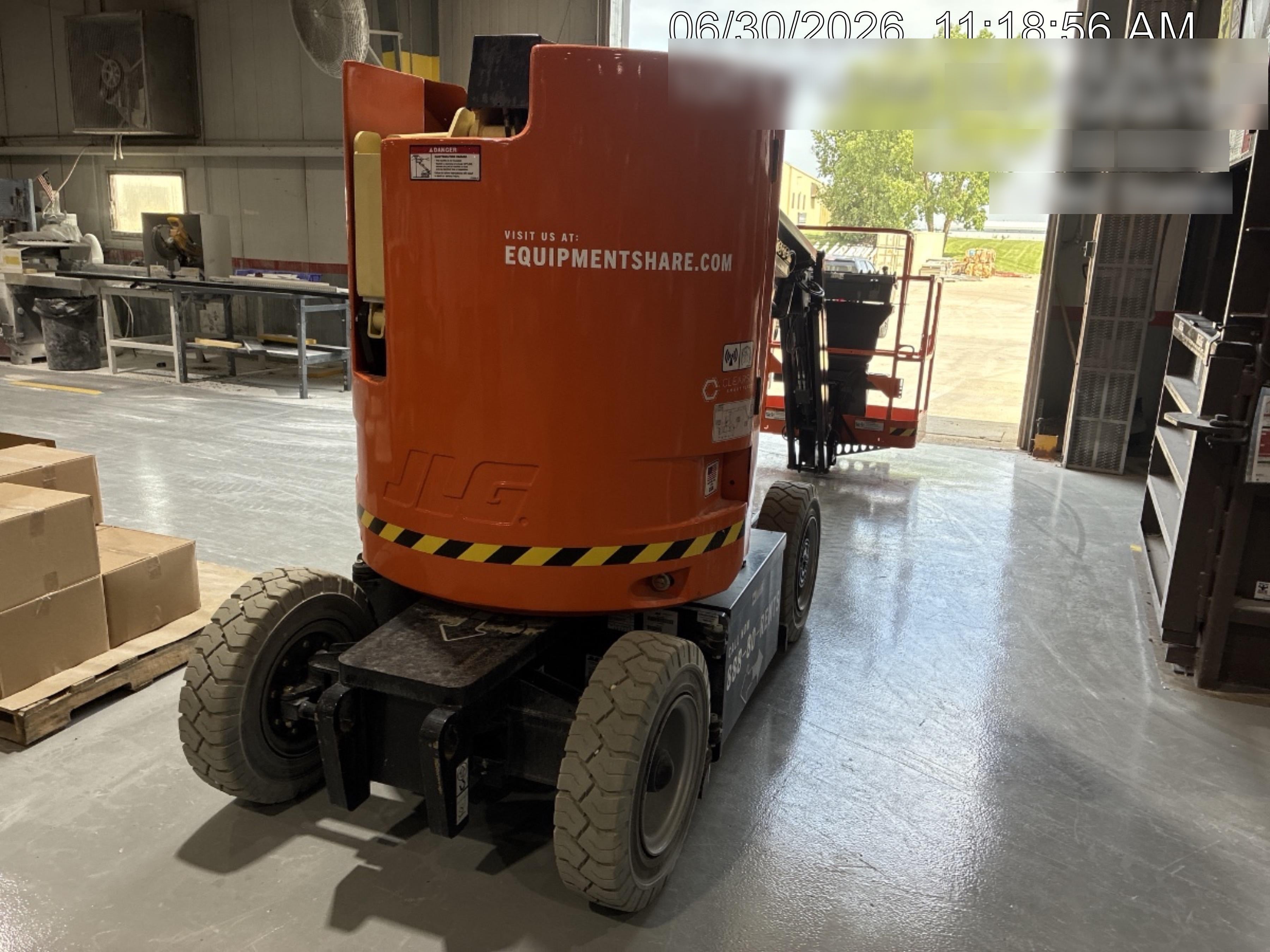 2025 JLG E300AJP