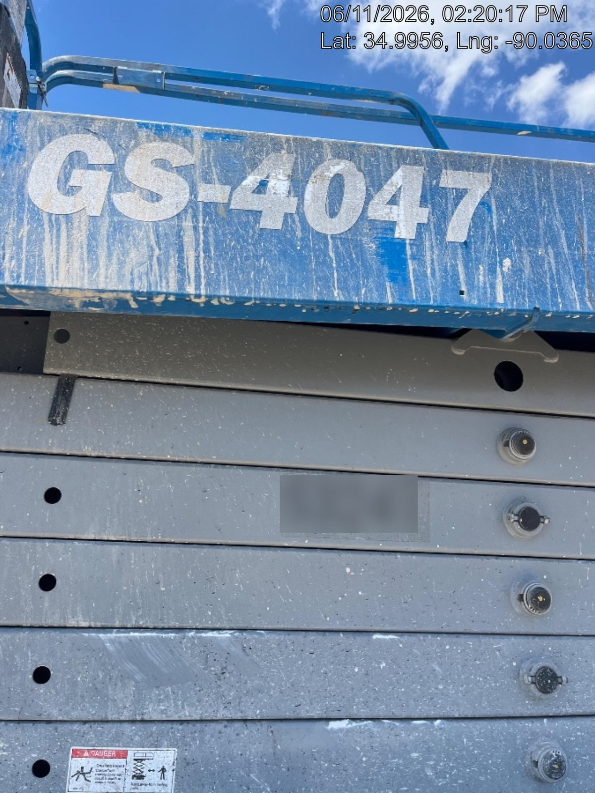 2019 Genie GS-4047 Folding rails with half height swing gate