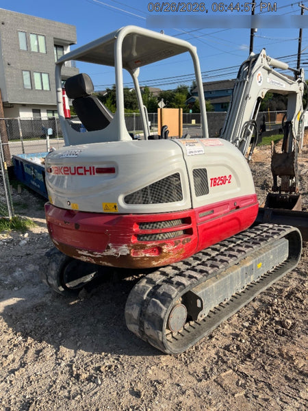 2022 TAKEUCHI TB250-2R