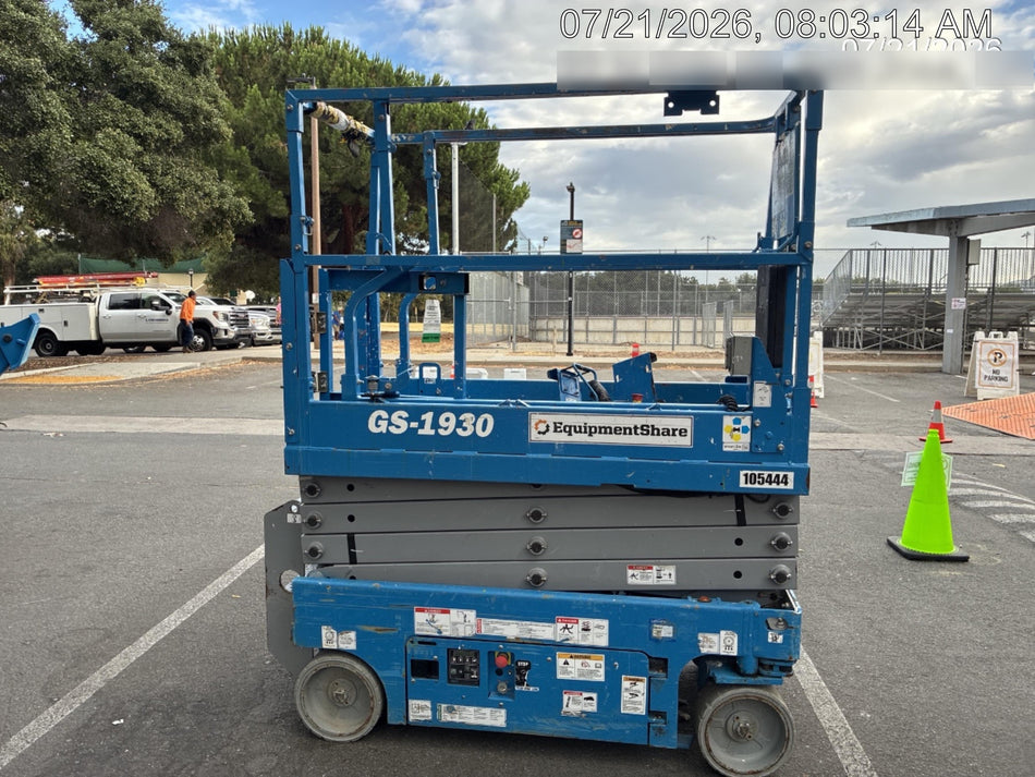 2020 Genie GS-1930 Solid Non Marking Tires, Beacon, Folding rails with half height swing gate, 800W Inverter