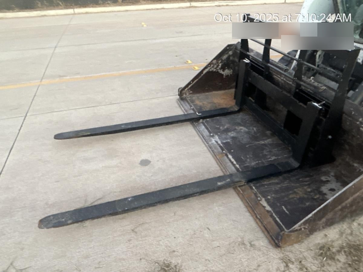 2025 ARROW MATERIAL HANDLING F5100CB - 72"