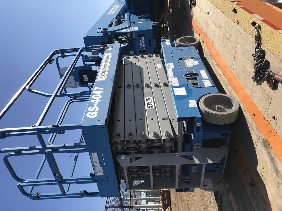 2019 Genie GS-4047 Folding rails with half height swing gate