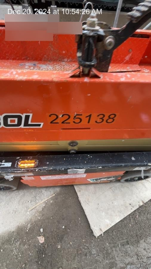 2022 JLG ES1330L