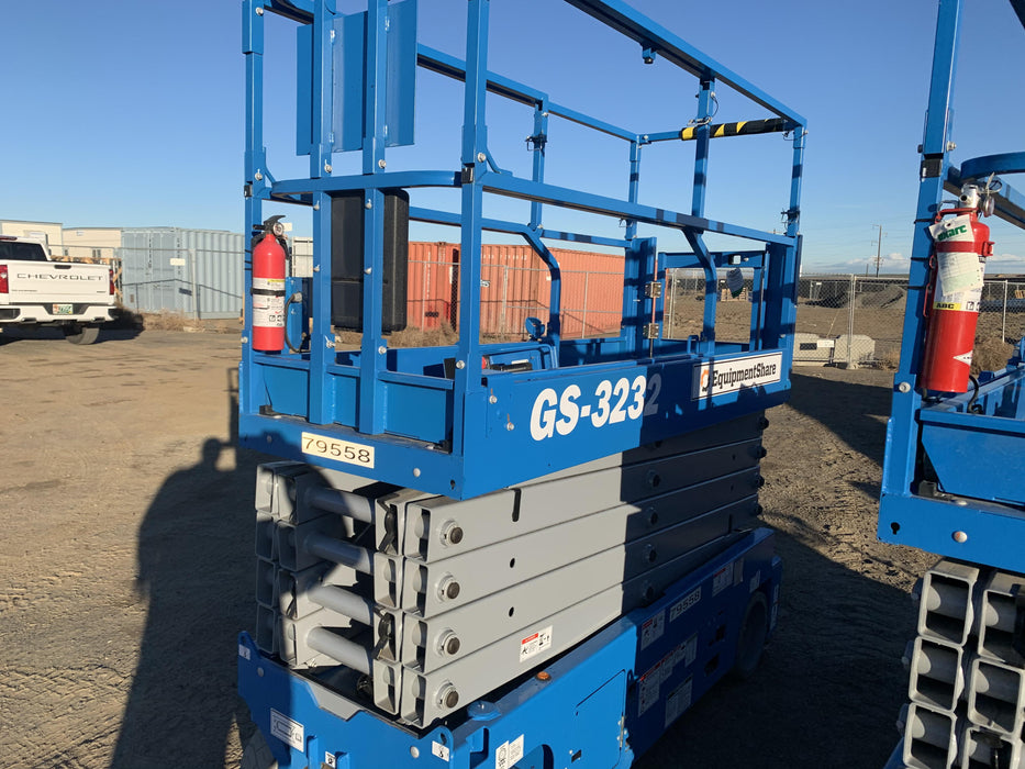 2020 Genie GS-3232 Standard, Folding half height swing gate, 800W Inverter