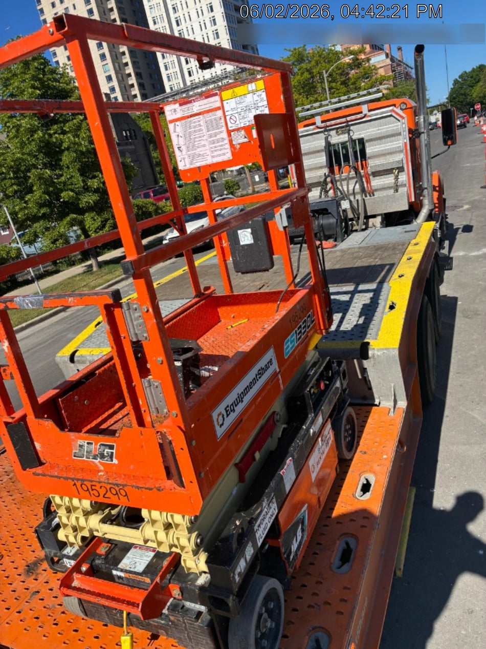 2021 JLG ES1330L
