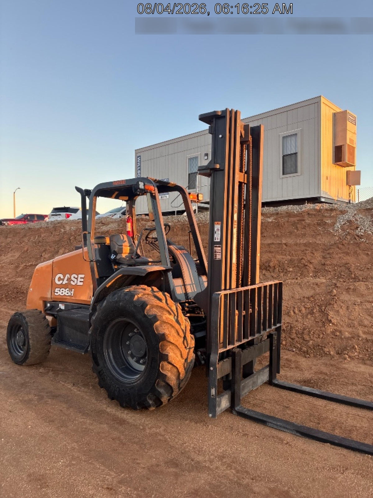 2023 CASE 588H