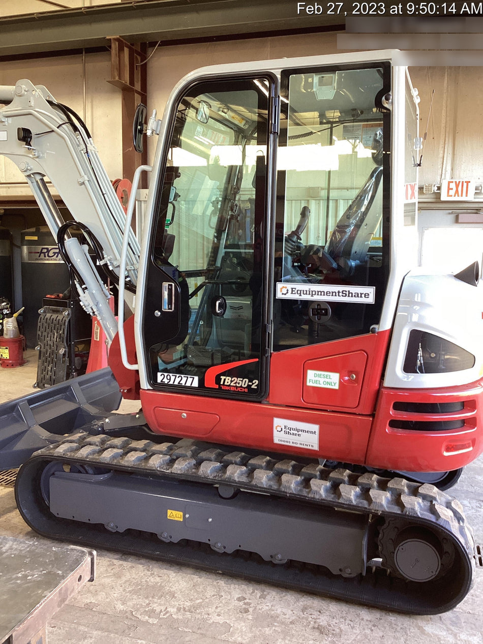 2023 TAKEUCHI TB250-2CR