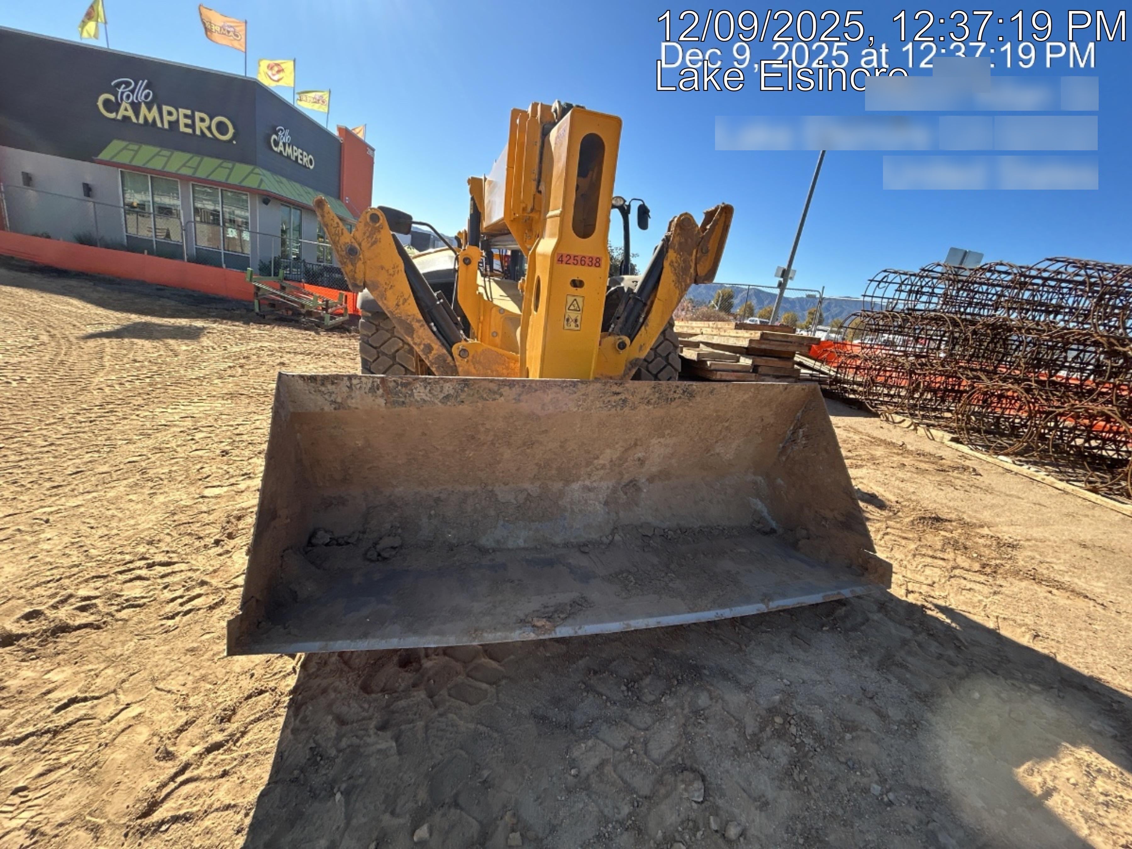 2022 JLG 1001100823